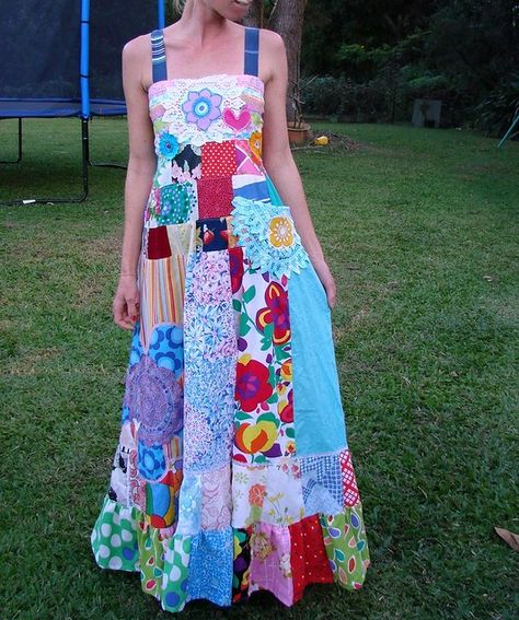 Patchwork Dress Diy, Patchwork Dress Pattern, Clothing Upcycle, Patchwork Fashion, Patchwork Clothes, Sewing Fashion, Quilted Clothes, Patch Dress, Altered Couture