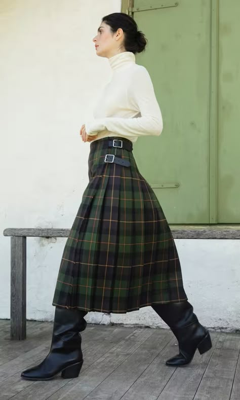 Midi Kilt Outfit, Kilt Styling Women, Kilt Skirt Outfit, Modern Scottish Fashion, Long Kilt Outfit Women, Scottish Women Fashion, Tartan Outfit Women, British Rock Fashion, Kilt Outfits Women