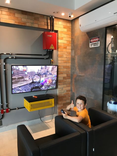 Gamer Lounge, Game Room Layout, Playstation Room, Gaming Cafe, Game Net, Game Lounge, Cafe Plan, Comic Book Room, Gaming Shop