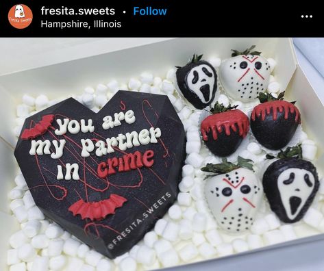 Ghostface Strawberries, Goth Treats, Halloween Berries, Bf Day, Halloween Strawberries, National Bf Day, Halloween Chocolate Covered Strawberries, Breakable Hearts, Halloween Boxes