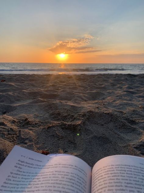 Clairecore Aesthetic, Reading At Beach, At Beach Aesthetic, Beach Aesthetic Sunset, Beach 2023, Surf Competition, Beach Hammock, Beachy Aesthetic, Beach Icon