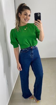 Modern Look Outfits, Calca Jeans Wide Leg, Look Calça Jeans Wide Leg, Look Com Calça Wide Leg Jeans, How To Style Wide Leg Jeans Casual, Jeans Wide Leg Outfits, Look Wide Leg Jeans, Wide Leg Jeans Outfit Casual, Calca Wide Leg