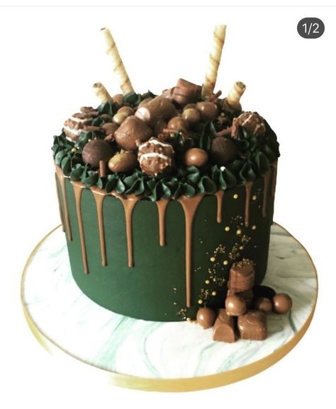 New Year Eve Party Cake Ideas Happy New Year Cake Design, New Year Cake Design, New Year Cake Designs, Buttercream Drip, Happy New Year Cake, Party Cake Ideas, Green Buttercream, Green Birthday Cakes, New Year Eve Party