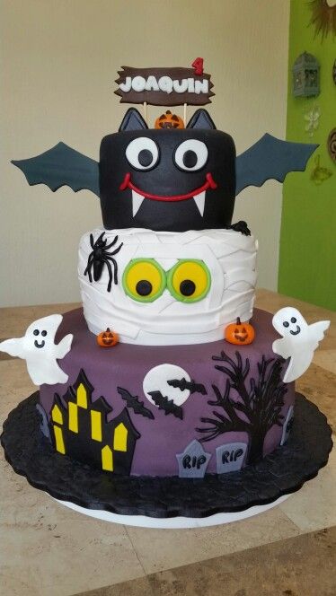 3 Tier Halloween Cake, Halloween 2nd Birthday Cake, Halloween Birthday Cakes For Boys, Cute Halloween Cakes, Halloween Birthday Cake, Spooky Halloween Cakes, Halloween Theme Birthday, Pasteles Halloween, Spooky Cake