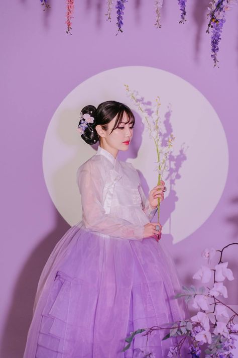 Purple Hanbok, Purple Green Wedding, Hanbok Wedding Dress, Hanbok Wedding, Korea Hanbok, Pretty Quinceanera Dresses, Korean Hanbok, Purple Makeup, Closet Room