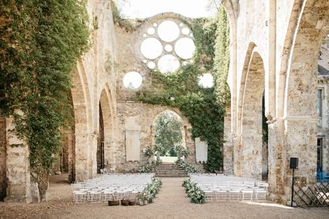 Wedding Venue France, Marriage Venues, French Wedding Venues, Wedding Fireworks, French Chateau Wedding, Airbnb Wedding, Garden Weddings Ceremony, Chateau Wedding, European Wedding