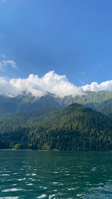 Beach Landscaping, Mountain Girl, Wild Forest, Nature Scenery, To The Mountains, Beautiful Places Nature, Nature Plants, Pool Hot Tub, Nature Aesthetic