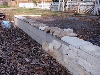 Stone Seating, Seating Wall, Z Palette, Cinder Block Walls, Garden Seating Area, Cinder Blocks, Stone Facade, Wall Seating, Garden Nursery