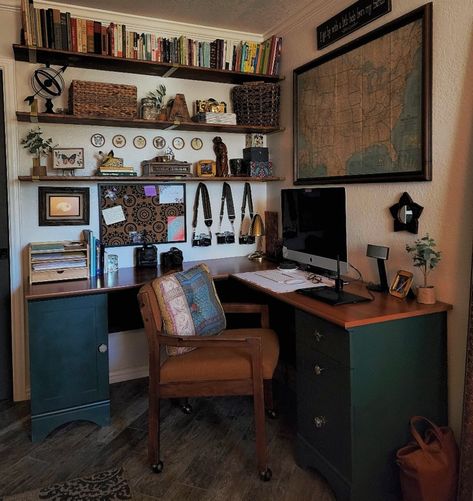 Green Corner, Home Inspo Cozy, Eclectic Boho, Studio Room, Home Inspo, Boho Green, Home Office Setup, Room Setup, Apartment Inspiration