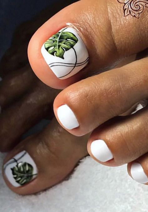 Green Nails And Toes, Green Toe Nails, Nails And Toes, Simple Toe Nails, Feet Nail Design, Pedicure Designs Toenails, Pedicure Nail Designs, Nail Tip Designs, Gel Toe Nails