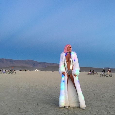 Burning Man Fashion Woman, Africa Burn, Burning Man Girls, Confident Fashion, Afrika Burn, Dress Lookbook, Outfits For Work Summer, Festival Rave Outfit, Summer Outfits For Work