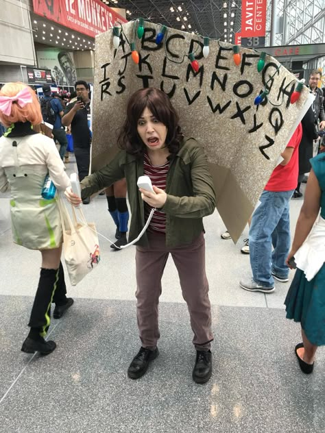 Joyce Byers Costume, Disfraces Stranger Things, Stranger Things Halloween Costume, Stranger Things Cosplay, Stranger Things Outfit, Stranger Things Costume, Joyce Byers, Carnaval Costume, Stranger Things Halloween