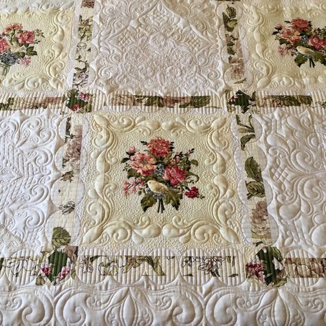 Quilting Quilts #longarm quilting Elegant Quilts, Quilted Table Runners Christmas, House Quilt Patterns, Embroider Ideas, Machine Quilting Patterns, Freemotion Quilting, Longarm Quilting Designs, Machine Quilting Designs, Quilt Care