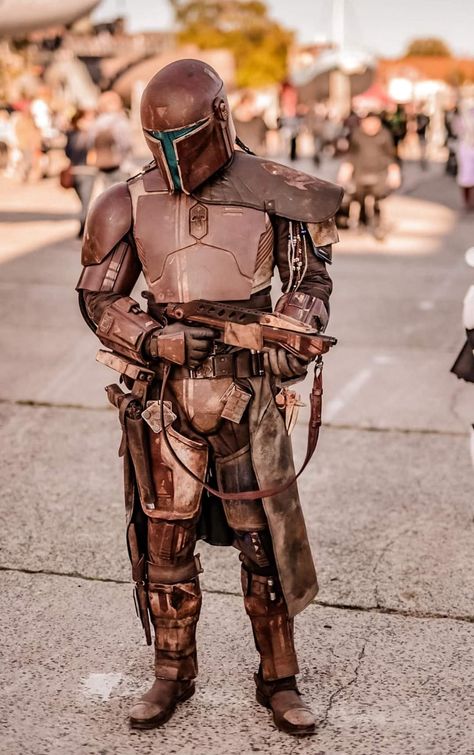 Star Wars Cosplay Male, Masked Vigilante Character Design, Mando Oc, Mandalorian Clans, Mando Cosplay, Mandolorian Armor, Boba Fett Armor, Starwars Cosplay, Mandalorian Costume