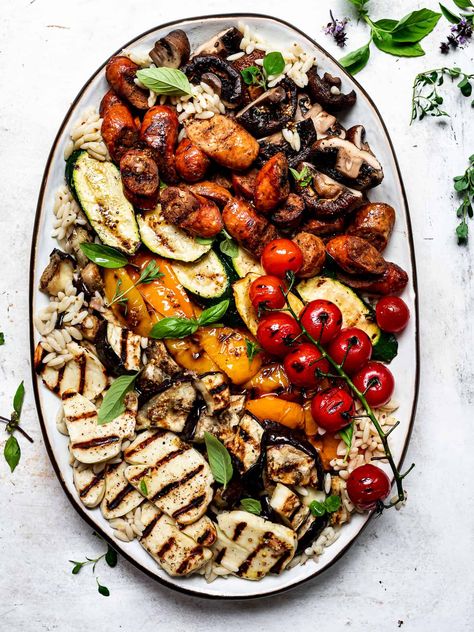 Easy Grilled Vegetables, Backyard Event, Instant Pot Chicken Thighs, Red Curry Sauce, Squash Zucchini, Eggplant Zucchini, Italian Chicken Sausage, Grilled Halloumi, Summer Vegetables