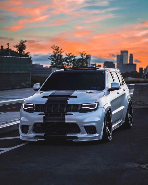 Don't hold back. 📸: @tnt6927 #jeep #itsajeepthing #jeeplove #jeeplife #jeeptrackhawk #trackhawk #jeepfamily #OIIIIIIIO: Don't hold back. 📸:… Trackhawks Jeep, Trackhawk Jeep Custom, Jeep Srt Wallpaper, Trackhawk Wallpaper, Jeep Trackhawk, Jeep Grand Cherokee Trackhawk, Jeep Srt, Srt Jeep, Jeep Srt8