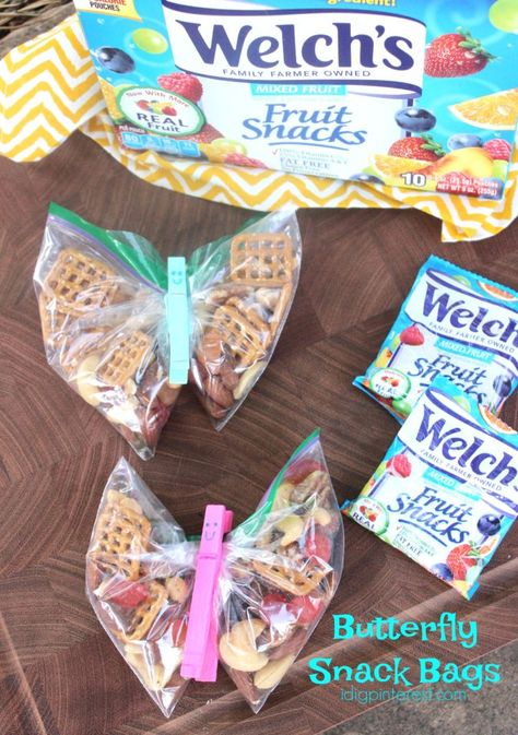 Butterfly Snack Bags & Trail Mix. The kids will be so excited to come home from school to see these fun snacks waiting! They're also great for lunches! #ad #WelchsFruitSnacks #WelchsFruitRolls #UnrollTheFun #WelchsFruitnYogurtSnacks Ice Cream Cone Craft, Trail Mix Snack, Butterfly Snacks, Welches Fruit Snacks, Ice Cream Kids, Strawberry Cake Mix Cookies, Strawberry Cake Mix, Summer Baking, Mixed Nuts