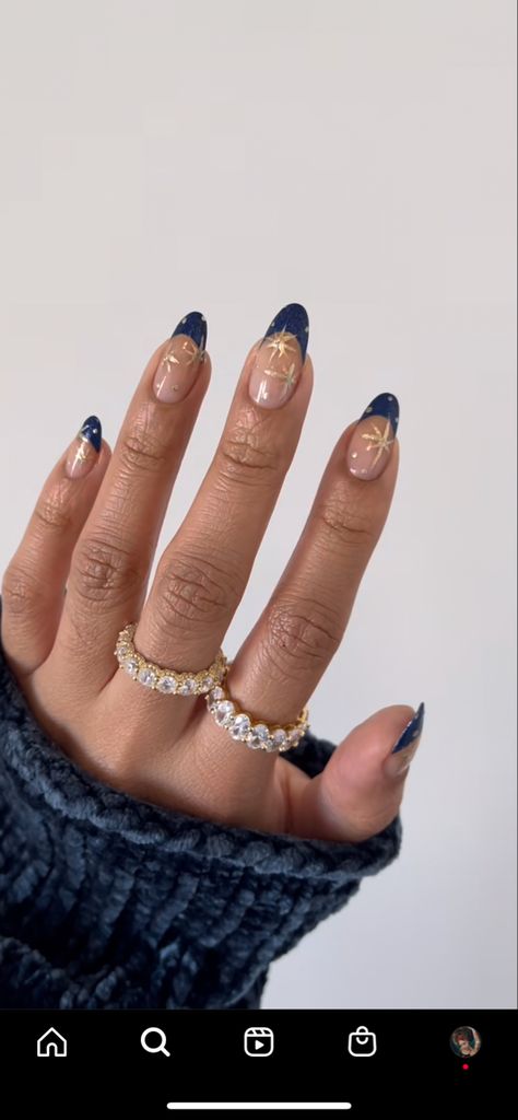 Nail Inspo Medium Length Almond, Nails Design For Winter, Gel Manicure Inspiration, Navy Biab Nails, Simple Blue And Gold Nails, Blue Nails Autumn, Prom Nail Ideas Blue, Nails That Match Blue Dress, Navy Blue Gel Nails Design