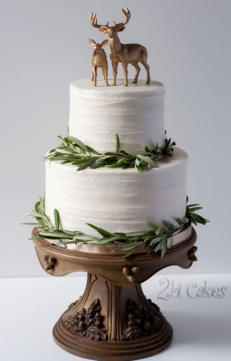 Wedding Cake Olive Green, Fall Woodsy Wedding, Wedding Cake With Olive Leaves, Cake With Olive Leaves, Woodsy Wedding Cake, Wedding Cake Olive, Emerald Wedding Cake, Woodland Wedding Cake, Wedding Cake Designs Elegant