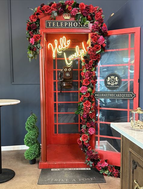 Valentines Restaurant Decor Ideas, Restaurant Photo Booth Ideas, London Theme Wedding Decor, Restaurant Photobooth Ideas, Telephone Booth Decor, Selfie Spot Ideas, Red Telephone Booth, Luxury Pools Backyard, Photography Studio Decor