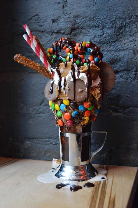 Can you handle these crazy, overflowing milkshakes? Crazy Shakes, Craft Burger, Fancy Drinks, Milkshake Recipes, Milk Shakes, Peanut Butter Lovers, Weird Food, Milkshakes, Frappe