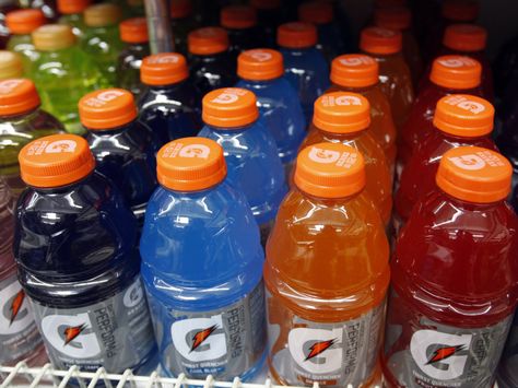 Pediatricians Warn Against Energy And Sports Drinks For Kids Drinks For Kids, Sports Drinks, Snack Video, Healthy Food List, Healthy Pastas, Sports Drink, Kids Diet, Health Drink, Health Risks