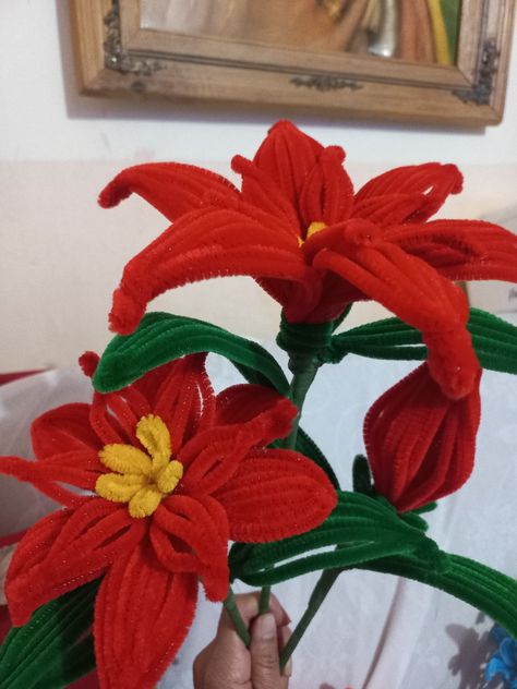 Pipe Cleaner Poinsettia, Poinsettia Pipe Cleaner, Piper Cleaner Flower, Handmade Poinsettia Flowers, Pipe Cleaner Orchid Flower, Crochet Christmas Flowers Poinsettia, Pipe Cleaner Art, Pipe Cleaner Flowers, Pipe Cleaner Crafts