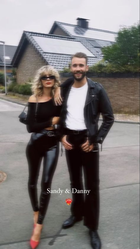 Disco Couple Costume Halloween, Sandy And Danny Halloween Costume, Danny Zuko And Sandy Costumes, Hollywood Costume Ideas Couples, Joe And Blue Costume, Grease Couples Costume, Couple Costumes Blonde And Brunette, Couples Halloween Costume Blonde Girl Brunette Guy, Greaser Couple Costume