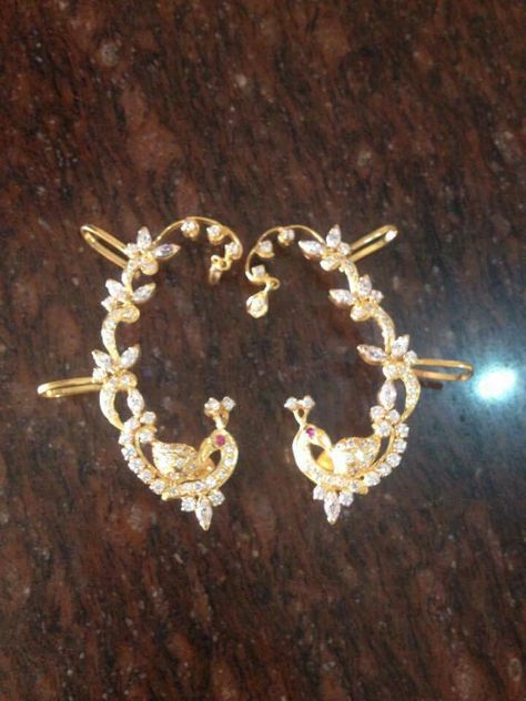 Full Ear Earrings Indian Gold, Ear Cuffs Gold Indian, Ear Cuffs Gold, Small Earrings Gold, Ear Cuff Jewelry, Gold Jewelry Outfits, Black Beads Mangalsutra Design, Gold Earrings Models, Fancy Jewelry Necklace