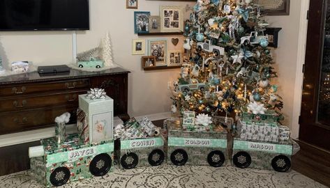 Present Train, Christmas Wrapping Ideas Creative, Christmas Wrapping Ideas, Valentine Boxes, Box Wrapping, Diy Christmas Ornaments Easy, Train Gifts, Holiday Wrap, Diy Birthday Decorations