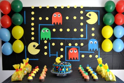 Pacman Decoration / Pacman Decoración Pacman cake, pastel de vainilla con chocolate y nocilla #pacman #pacmancake #chocolatecake #cake #pastel #pastis #tarta #adelasbakery #ganache #vilafrancadelpenedes #pastissos #adelasbakery #chocolate #cacao Pacman Birthday Party Decorations, Pacman Party Decorations, Pac Man Party Ideas, Pacman Party Ideas, Pac Man Party Decorations, Pacman Decor, Pacman Decorations, Pac Man Birthday Party, Pacman Birthday Party