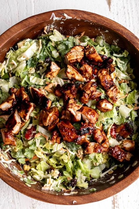 BBQ Chicken Chopped Salad - Cooking with Cocktail Rings Bbq Chicken Chopped Salad, Salad Meals, Chopped Salad Recipes, Chicken Chopped Salad, Salad Pasta, Chopped Salad, Bbq Chicken, Healthy Salads, Summer Salads