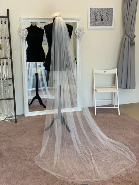 250cm long plain cut edge veil Bride Veil Long, Jesus Wedding, Sheer Veil, Minimal Wedding Dress, Sage Bridesmaid Dresses, Layered Veil, Bride Veil, Wedding Hairstyles With Veil, Tulle Veils