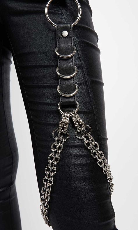 Diy Leg Harness, Punk Accessories Diy, Leather Accessories Ideas, Queer Clothing, Disturbia Clothing, Leather Harness Women, Harness Fashion, Chain Harness, Leg Harness