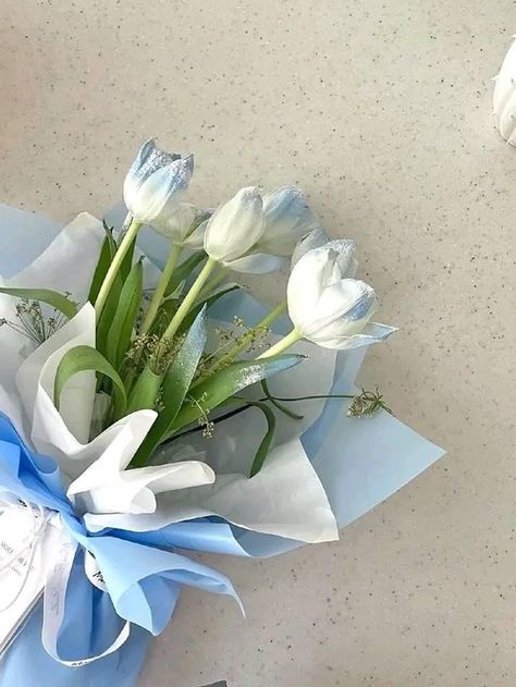 Blue Flower Wallpaper, Baby Blue Aesthetic, Light Blue Aesthetic, Flowers Vector, Blue Aesthetic Pastel, Blue Tulips, Light Blue Flowers, Tulip Bouquet, Aesthetic Flowers