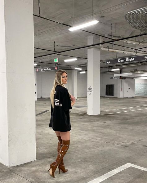 Fit ideas Knee High Boots Outfit Street Style, Oversized Shirt With Boots Outfit, Oversized Shirt With Heels, Denim Shorts And Thigh High Boots Outfit, Oversized Shirt Outfit With Heels, Thigh High Boots Heels Outfit, Graphic Tee With Heels, Graphic Tee And Heels Outfit, Dress And Thigh High Boots Outfit