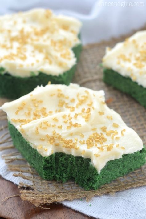 Green Velvet Cookies, Green Velvet Brownies, Stpatricksday Crafts, Shamrock Shape, Spritz Cookie, Green Dessert, Bars With Cream Cheese Frosting, Bars With Cream Cheese, Green Desserts