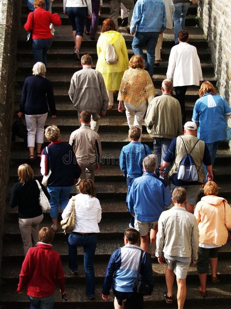 People Walking Up Stairs, Crowded Street, Crowd Reference, Staircase Photography, Crowded Place, Crowd Painting, Two People Walking, Crowd Of People, Walking Up Stairs