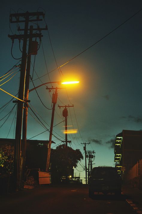 Street Light Reference, Yellow Street Light, Street Light Aesthetic, Street Light Photography, Street Lights Aesthetic, Street Light Painting, Street Lights At Night, Tungsten Light, Street Lighting