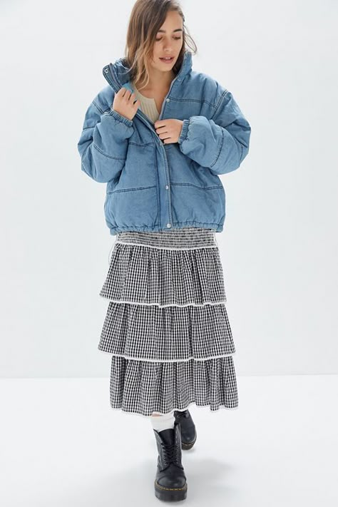 Denim Puffer Jacket, Puffer Jacket Outfit Aesthetic, Puffer Outfit, City Girl Style, Puffer Jacket Style, Puffer Jacket Outfit, Aesthetic Inspiration, Style Edit, Puffer Jacket Women