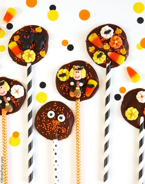 DIY Halloween Chocolate Bark Lollipops Halloween Chocolate Bark, Lollipops Diy, Cute Food For Kids, Food Ideas Appetizers, Halloween Treats To Make, Lollipop Recipe, Halloween Lollipop, Chocolate Lollies, Halloween Themed Food