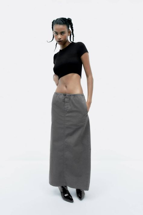 Grey Cargo Skirt Outfit, Skirt Outfits With Boots, Zara Trends, Cargo Skirt Outfit, Midi Skirt And Boots, Knotted Skirt, Elastic Skirt, Mid Waist Jeans, Midi Skirt Outfit