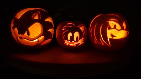 Sonic Pumpkin Carving, Sonic Pumpkin, Sonic Tails, 90s Fashion Outfits Hip Hop Party, Scary Pumpkin Carving, Carved Pumpkins, Carving Pumpkins, Pumpkin Designs, Halloween Pumpkin Designs