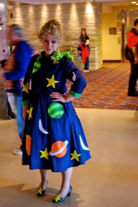 Ms. Frizzle from The Magic School Bus | 27 Halloween Costumes For Elementary School Teachers Mrs Frizzle, Miss Frizzle, Ms Frizzle, Teacher Halloween Costumes, Halloween Decor Diy, Teacher Costumes, Carnaval Costume, Halloween Memes, Hallowen Costume