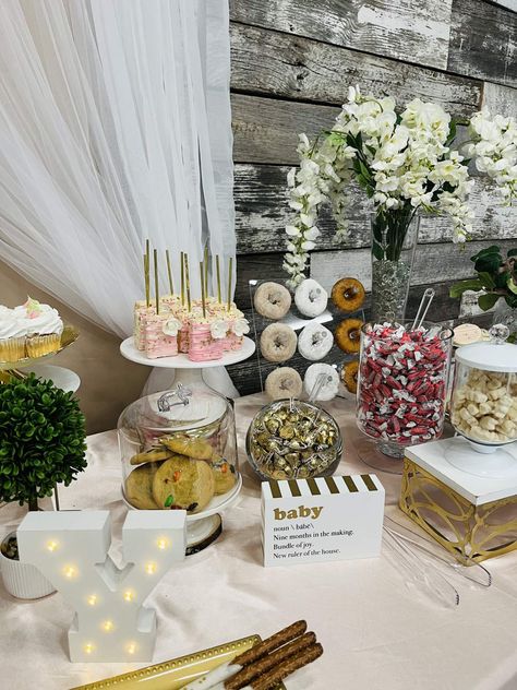 Baby in bloom | CatchMyParty.com Baby In Bloom Dessert Table, Baby Shower Baby In Bloom, Baby In Bloom, Baby Shower Party Ideas, Shower Party Ideas, Bloom Baby, Baby Shower Party, Shower Baby, Catch My Party