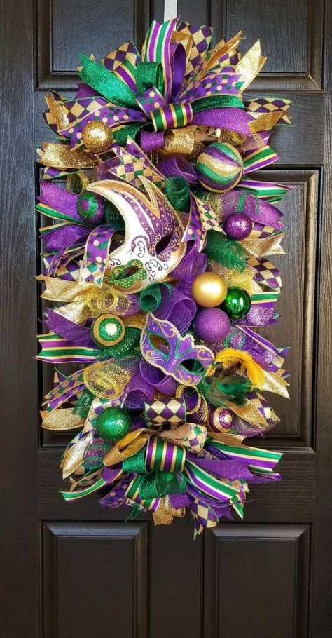 Mardi Gras Arrangements, Mardi Gras Wreaths, Mardi Gras Swag, Purple Ornaments, Mardi Gras Door, Mardi Gras Diy, Mardi Gras Photos, Mardi Gras Party Decorations, Mardi Gras Decor