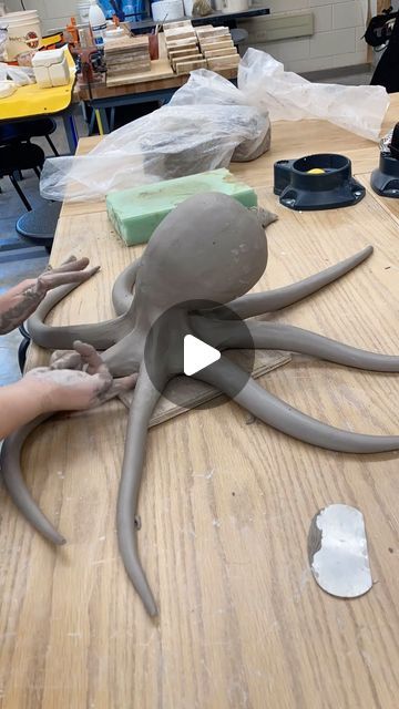 Nina Samuels on Instagram: "Making an octopus 🐙 A surprisingly simple and versatile form!!!" Easy Clay Sculptures Animals, Animal Sculptures Clay, Ceramic Sculpture Artists, Lovers Sculpture, Clay Sculpture Art, Underwater Sculpture, Diy Keramik, Diy Cement, Art Coquillage