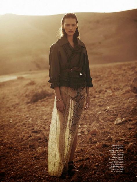 Desert Fashion Editorial, Desert Editorial, Paris March, Desert Photoshoot, Earthy Style, Desert Fashion, Moroccan Fashion, Fashion Photography Inspiration, Shooting Photo