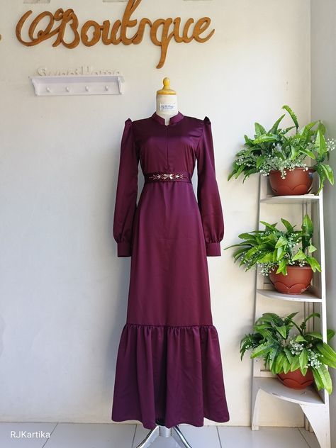 Gamis Silk, Gamis Satin, Kebaya Brokat, Model Gamis, Dress Satin, Bridesmaid Dresses, Ootd, Satin, Silk