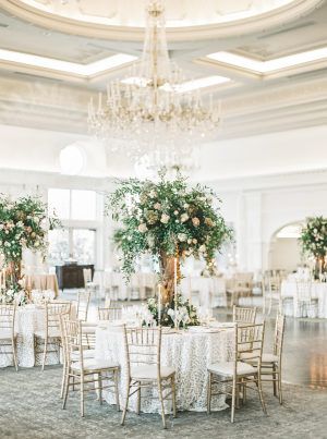 Wedding Centerpieces Ideas, Cheap Wedding Table Centerpieces, Park Chateau, Winter Wedding Centerpieces, Centerpieces Ideas, Romantic Wedding Receptions, Chateau Wedding, Salou, Wedding Table Centerpieces